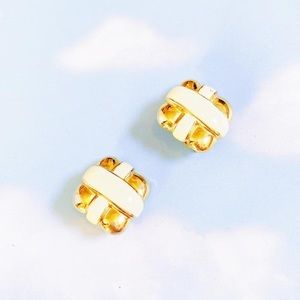 💖 SOLD 💖 Vintage 80’s Eggshell & Gold Two Toned Minimalist Square Earrings